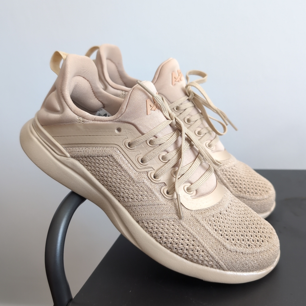 APL Women's Techloom Tracer Sneaker US7/EU37 NWOB
